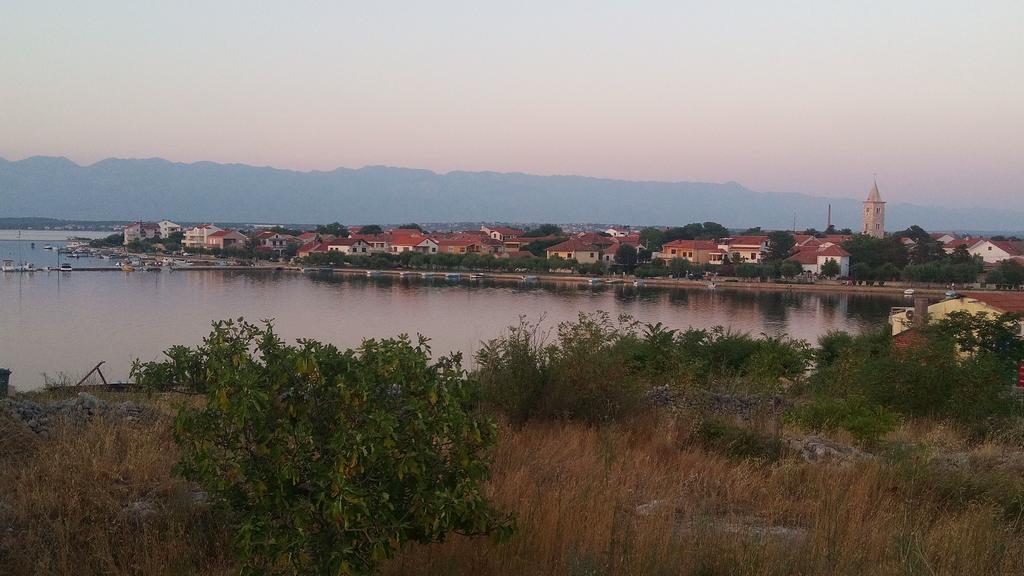 Apartment Anzotika Nin Bagian luar foto
