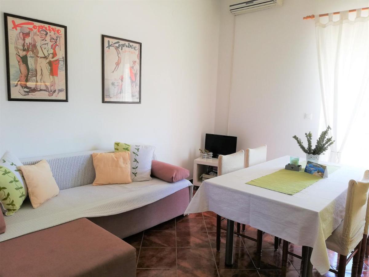 Apartment Anzotika Nin Bagian luar foto