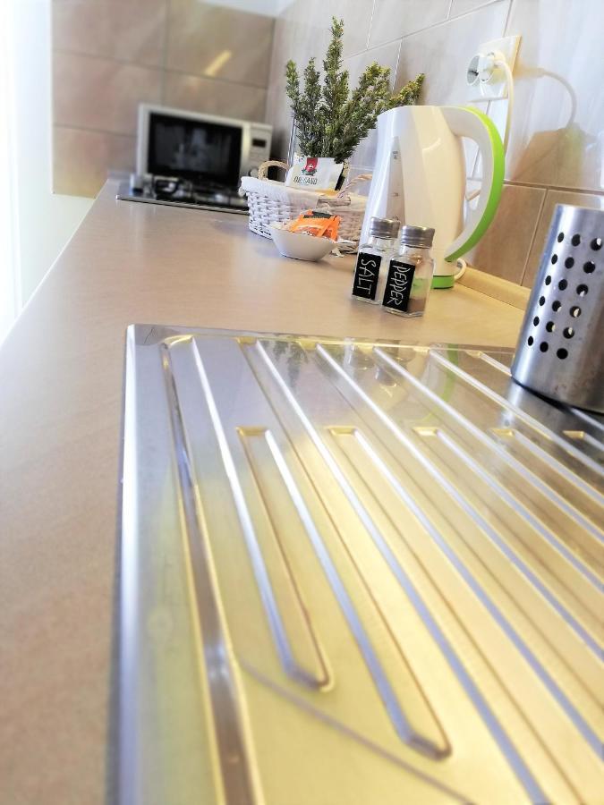 Apartment Anzotika Nin Bagian luar foto