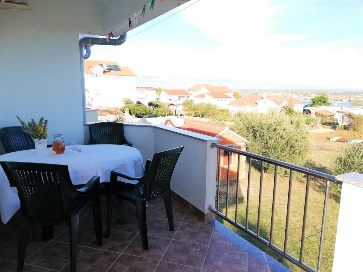 Apartment Anzotika Nin Bagian luar foto
